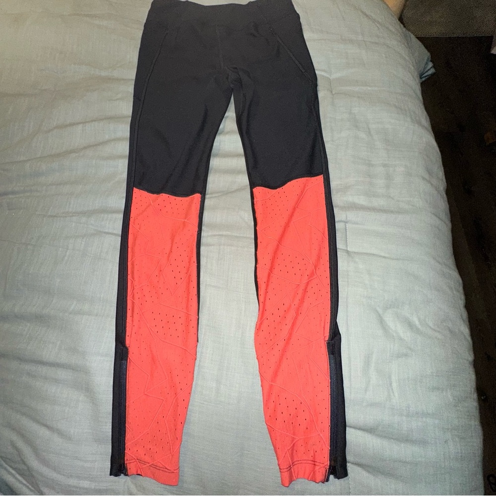 UNDER ARMOUR Mileage Raised Thread‎ Compression Leggings SMALL